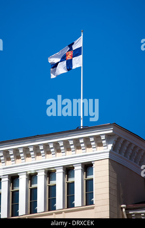 Drapeau national de Finlande vol au-dessus des capacités Banque D'Images