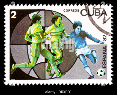 Timbre-poste de Cuba représentant des joueurs de football, émis pour la Coupe du Monde 1982 en Espagne. Banque D'Images