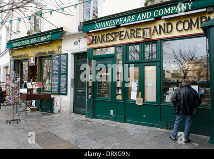 Façade de la librairie Shakespeare and company, store à Paris, France. Banque D'Images