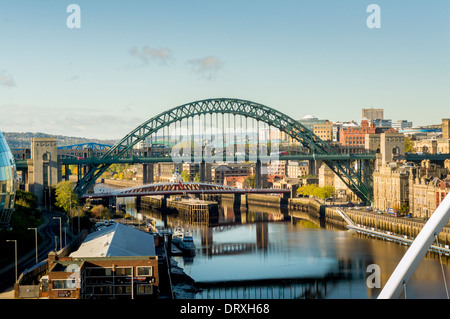 Tyne Bridge enjambant la rivière Tyne et Gateshead pour rejoindre Newcastle, Royaume-Uni. Banque D'Images