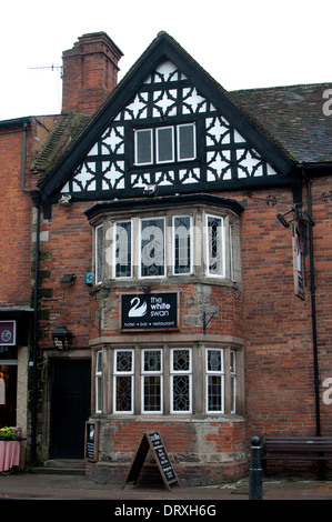 Le White Swan pub, Henley-in-Arden, Warwickshire, UK Banque D'Images