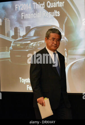 Tokyo, Japon. 4e Mar, 2014. Managine Direction Takuo Sasaki de Toyota Motor Corp. annonce ses neuf mois Le bénéfice net au cours d'une conférence de presse à sa heaed bureau à Tokyo le mardi 4 février 2014. Sasaki a déclaré que son bénéfice net entre avril et décembre plus que doublé pour atteindre 17,19 milliards de dollars sur une forte baisse du yen et la hausse des ventes à l'étranger.Dans l'exercice 2014, le plus grand constructeur automobile du monde s'attend à vendre 10,1 millions d'unités dans le monde. Credit : Natsuki Sakai/AFLO/Alamy Live News Banque D'Images