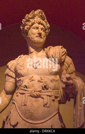 L'Asie, la Turquie, Antalya, Antalya Museum, statue de l'empereur Hadrien de Pergé (2e siècle) Banque D'Images