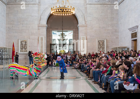 Danse du lion Style du Sud pour le Nouvel An chinois au Detroit Institute of Arts Banque D'Images