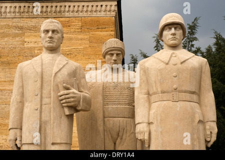 L'Asie, la Turquie, Ankara, Anit Kabir, mausolée de Mustafa Kemal, homme Atatűrk statues Banque D'Images