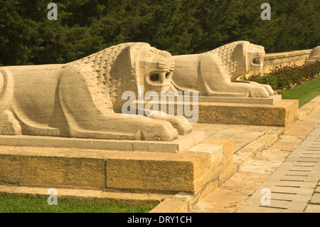 L'Asie, la Turquie, Ankara, Anit Kabir, mausolée de Mustafa Kemal, Atatűrk statues lion Banque D'Images