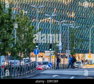 Avec Harpa de Reykjavik en Islande, l'arrière-plan Banque D'Images