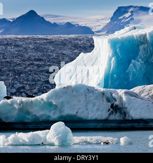 Les icebergs au jokulsarlon glacial lagoon, breidamerkurjokull, calotte de glace, l'islande vatnajokull. Banque D'Images