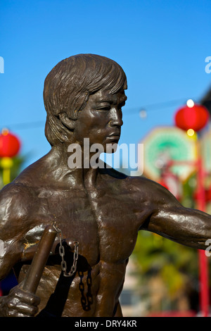 Statue de Bruce Lee dans le vieux Chinatown Central Plaza, Los Angeles. Banque D'Images