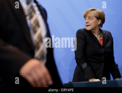 Berlin, Allemagne. Hermann04th, 2014. La chancelière allemande Angela Merkel se félicite le Premier ministre turc Recep Tayyip Erdogan pour un échange de vues à la Chancellerie fédérale. L'objectif de la conversation commune est les relations bilatérales et les questions d'actualité internationale, comme la Syrie. Après la réunion, ils donnent une conférence de presse conjointe à la chancellerie à Berlin. / Photo : Angela Merkel (CDU), Chancelier allemand. Credit : Reynaldo Chaib Paganelli/Alamy Live News Banque D'Images