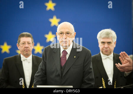 Strasbourg, France. 4 février 2014. Giorgio Napolitano, Président de la République italienne arrive avant l'aaddress à la Chambre siège du Parlement européen à Strasbourg, en France, le Crédit photo : dpa 04.02.2014 alliance/Alamy Live News Banque D'Images