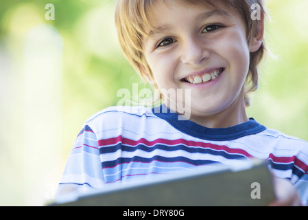 Boy holding digital tablet Banque D'Images