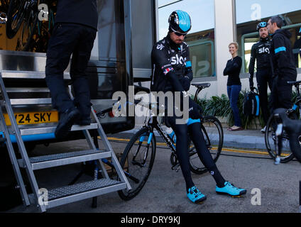 Majorque, Espagne. 4 Février, 2014. L'équipe cycliste Skyteam rider ancien vainqueur du Tour de France 2012 Sir Bradley Wiggins attend que le début de sa formation session d'avant-saison dans le village d'Alcudia. Credit : Zixia/Alamy Live News Banque D'Images