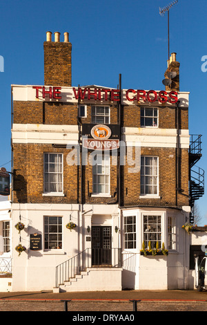 La Croix Blanche Pub sur Richmond riverside,Richmond upon Thames, Angleterre Banque D'Images