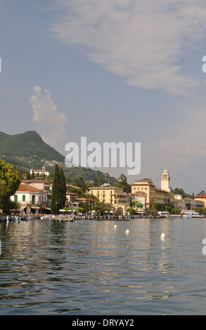 Vue de Gardone Riviera, sur le lac de Garde. Banque D'Images