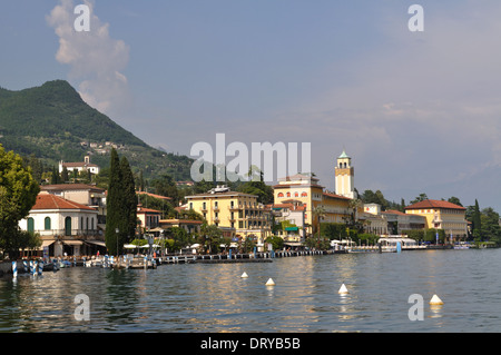 Vue de Gardone Riviera, sur le lac de Garde. Banque D'Images