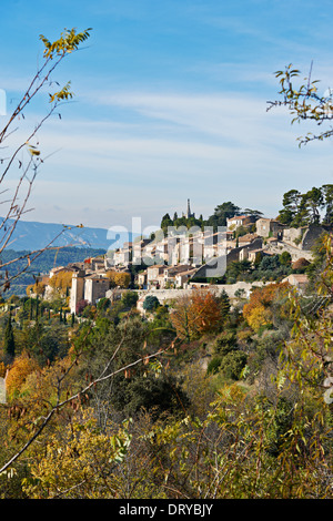 Bonnieux village en automne, la Provence typique de scène rurale au sud de la France, région du Luberon Banque D'Images