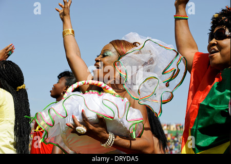 Le BURKINA FASO, les amateurs de soccer pendant la réception de l'équipe nationale de football du Burkina Faso comme 2ème placé gagnant de la coupe d'Afrique Banque D'Images