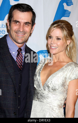 Ty Burrell, Julie Bowen au Saban Free Clinic, Gala, Beverly Hilton, Beverly Hills, CA 11-19-12 Banque D'Images