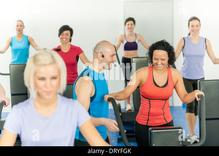 Instructeur de conditionnement physique classe principale d'alpinning Banque D'Images