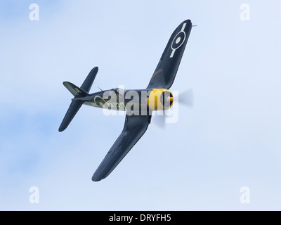 Chance Vought F4U Corsair USAF Guerre Mondiale avion de chasse 2 à Flying Legends Airshow Banque D'Images