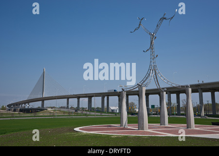 Pont à haubans Skyway et pont Memorial Veteran's Glass City Skyway au-dessus de la rivière Maumee à Toledo Ohio USA horizontal haute résolution des États-Unis Banque D'Images