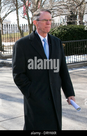 Richard Davis, président et chef de la direction, US Bancorp, quitte la Maison Blanche à la suite d'une réunion avec le président américain Barack Obama Banque D'Images