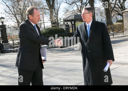 James Gorman, directeur général de Morgan Stanley, à gauche, et Richard Davis, président, US Bancorp, droite. Banque D'Images