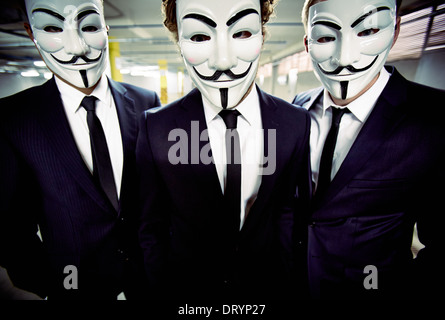 Portrait d'un groupe d'hommes portant des masques de Guy Fawkes Banque D'Images