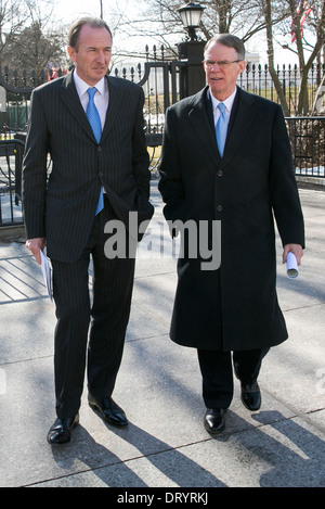 James Gorman, directeur général de Morgan Stanley, à gauche, et Richard Davis, président, US Bancorp, droite. Banque D'Images