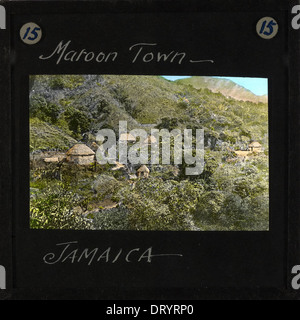 Photographie d'Accompong, Jamaïque, prise au début du XXe siècle. L'image capture le cadre rural et le mode de vie de cette communauté jamaïcaine à cette époque. Banque D'Images