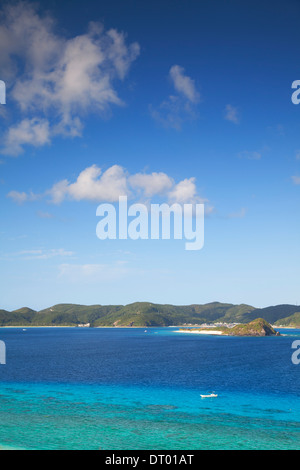 Voir l'île de Zamami de Aka Island, îles Kerama, Okinawa, Japon Banque D'Images