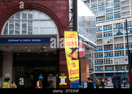 London, UK . 05 févr., 2014. Dire non aux compressions bannière lors d'Elephant and Castle Crédit : Rachel Megawhat/Alamy Live News Banque D'Images