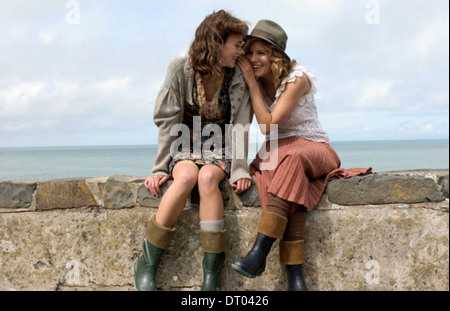 Le bord de l'AMOUR 2008 BBC Films/Capital Films Production avec Sienna Miller (à droite) et Keira Knightley Banque D'Images