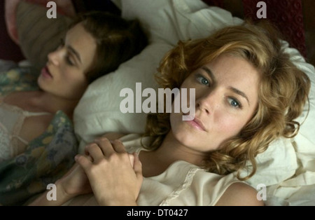 Le bord de l'AMOUR 2008 BBC Films/Capital Films Production avec Sienna Miller (à droite) et Keira Knightley Banque D'Images