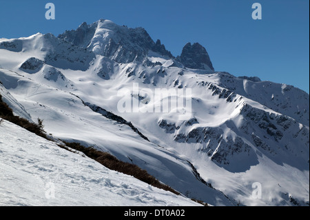 Vue depuis le Tour, à la recherche sur le côté de la vallée de Chamonix à Argentière. Banque D'Images