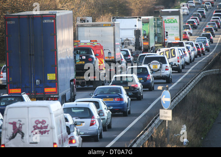 Un FORT TRAFIC SUR L'A14 dans le Cambridgeshire Banque D'Images