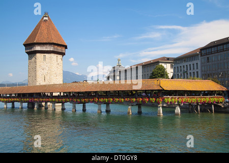 Kapellbrucke, le célèbre pont couvert de Lucerne, Suisse. Banque D'Images