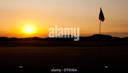 Golf Royal Birkdale avec drapeau au coucher du soleil Banque D'Images