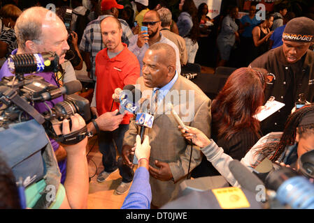 5 février 2014 : l'entraîneur-chef Tim ''Ice'' Harris de Booker T Washington High School de Miami (Floride), parle aux médias sur la Journée nationale de signature Banque D'Images