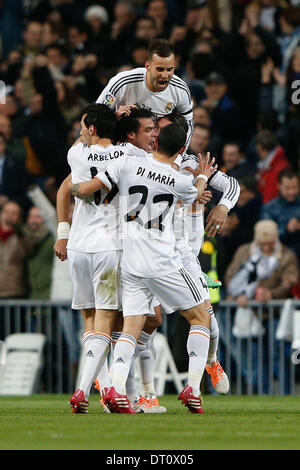 Madrid, Espagne. 05 févr., 2014. Copa del Rey match aller match Real Madrid CF par rapport au match de l'Atlético de Madrid au Stade Santiago Bernabeu. Le picture show Kepler Laveran Pepe (Portugais/Brésilien défenseur du Real Madrid) célébrant son équipe a pour objectif d'Action Crédit : Plus Sport/Alamy Live News Banque D'Images