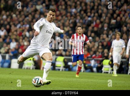Madrid, Espagne. 5e Mar, 2014. Cristiano Ronaldo au cours de la Copa del Rey, série de 2 match entre le Real Madrid et l'Atlético de Madrid au Stade Santiago Bernabeu, le 5 février 2014 à Madrid, Espagne. Crédit : Jack Abuin/ZUMAPRESS.com/Alamy Live News Banque D'Images