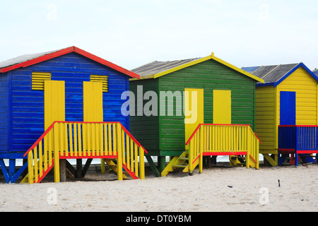 Cabines de plage multicolores à Muizenberg, Cape Town, Afrique du Sud Banque D'Images