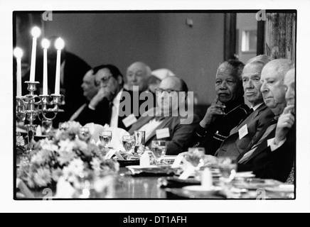 NELSON MANDELA ASSISTE À UNE RÉUNION DE L'UNIVERSITÉ WITS SON COURS DE DROIT. L'UNIVERSITÉ WITS 1996 Johannesburg AFRIQUE DU SUD PHOTO/JOHN Banque D'Images