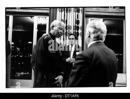 NELSON MANDELA ASSISTE À UNE RÉUNION DE L'UNIVERSITÉ WITS SON COURS DE DROIT. L'UNIVERSITÉ WITS 1996 Johannesburg AFRIQUE DU SUD PHOTO/JOHN Banque D'Images