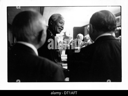 NELSON MANDELA ASSISTE À UNE RÉUNION DE L'UNIVERSITÉ WITS SON COURS DE DROIT. L'UNIVERSITÉ WITS 1996 Johannesburg AFRIQUE DU SUD PHOTO/JOHN Banque D'Images