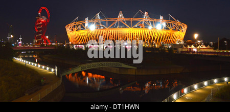 Paysage et ciel de nuit Jeux olympiques 2012 projecteur sport Événements projecteur de stade ArcelorMittal Orbit Tower Stratford Newham East London ROYAUME-UNI Banque D'Images