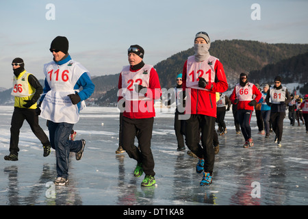 Le 9e marathon de la glace du lac Baikal, le lac Baïkal, Irkoutsk, en Sibérie, Fédération de Russie, de l'Eurasie Banque D'Images