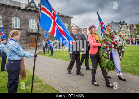 Olafur Ragnar Grimsson (Président) Sigmundur David Gunnlaugsson (Premier ministre) pendant 17 juin, jour de l'indépendance de l'Islande. Banque D'Images