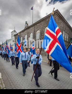 Les Scouts dans le défilé le 17 juin, jour de l'indépendance de l'Islande. Reykjavik, Islande Banque D'Images